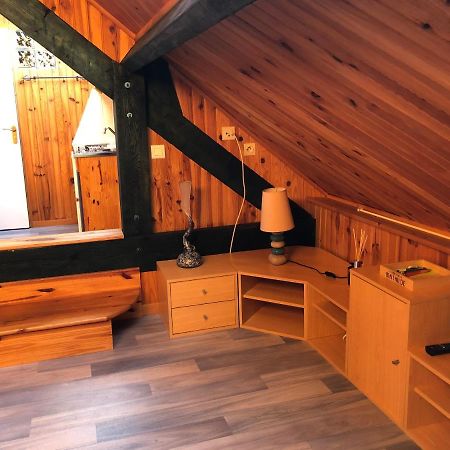 Appartement F1 Mansarde A 100M De La Plage, Proche De Arromanches Et Des Plages Du Debarquement Saint-Côme-de-Fresné المظهر الخارجي الصورة