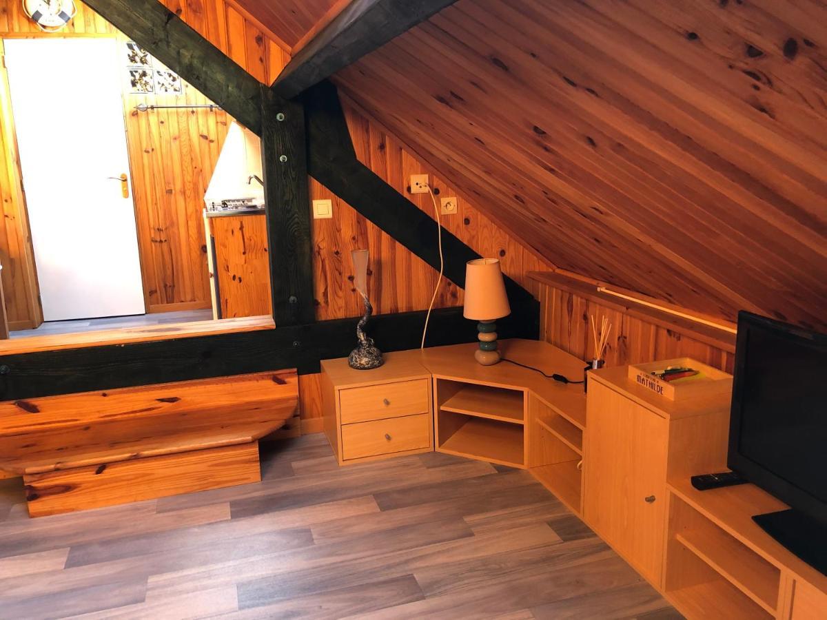 Appartement F1 Mansarde A 100M De La Plage, Proche De Arromanches Et Des Plages Du Debarquement Saint-Côme-de-Fresné المظهر الخارجي الصورة