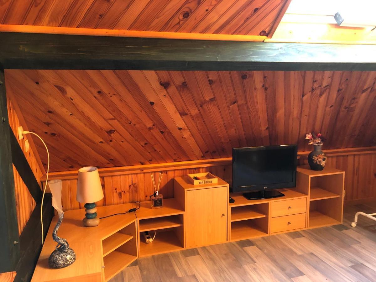 Appartement F1 Mansarde A 100M De La Plage, Proche De Arromanches Et Des Plages Du Debarquement Saint-Côme-de-Fresné المظهر الخارجي الصورة