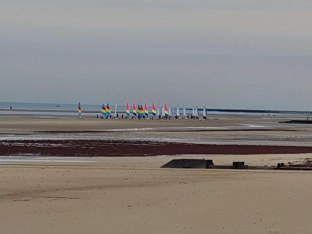 Appartement F1 Mansarde A 100M De La Plage, Proche De Arromanches Et Des Plages Du Debarquement Saint-Côme-de-Fresné المظهر الخارجي الصورة