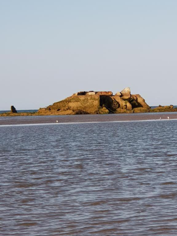 Appartement F1 Mansarde A 100M De La Plage, Proche De Arromanches Et Des Plages Du Debarquement Saint-Côme-de-Fresné المظهر الخارجي الصورة